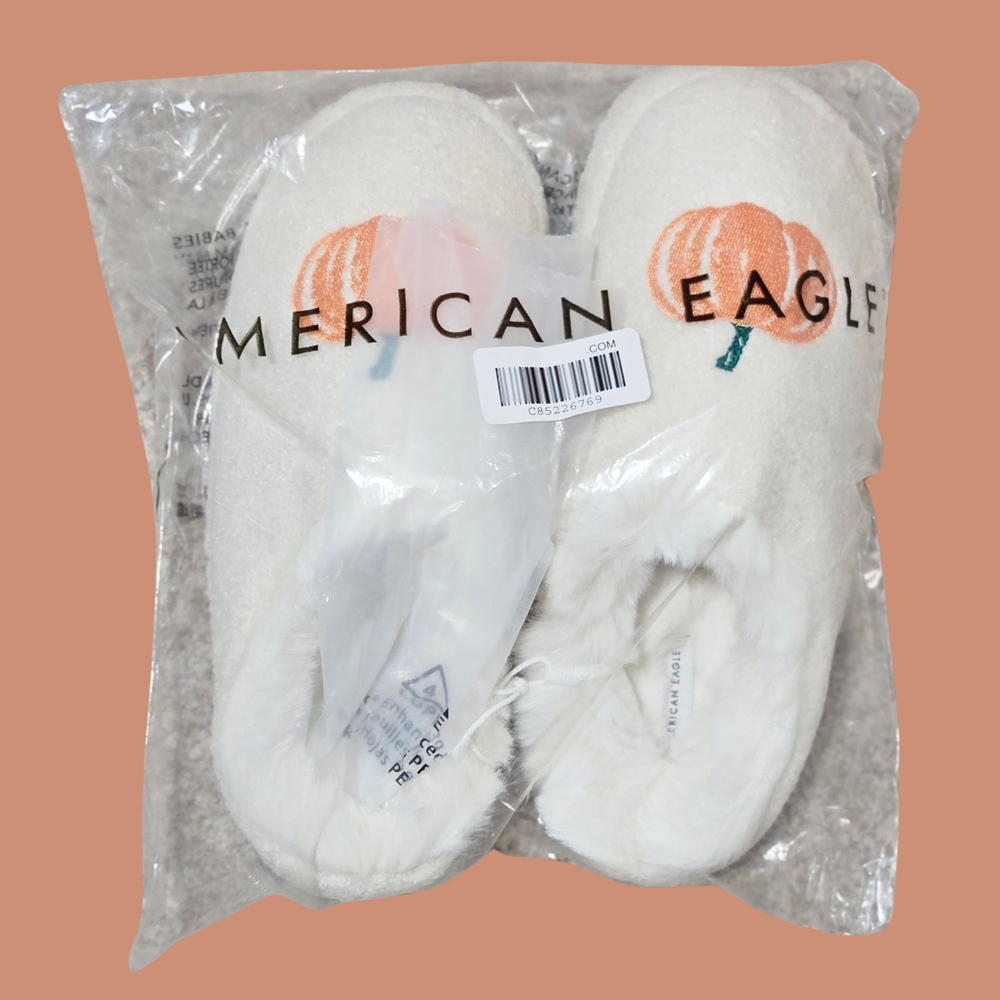 American Eagle Pumpkin Scuff Slippers Size 7 Ivory Fall Winter Fuzzy Cottagecore